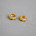 Orecchini a cerchio in ottone dorato con design a bambù e finitura lucida - Oro