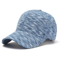 Detailaufnahme der blau-weiß melierten Baumwoll-Baseballkappe mit feiner Stoffstruktur - Einheitsgröße / Blau