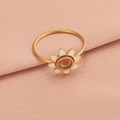 Anillo minimalista de acero inoxidable con diseño de girasol amarillo sobre tela - Dorado 6#