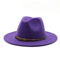 Detalle de sombrero fedora de lana violeta con banda trenzada y tachuelas doradas - M (56-58cm) / Morado