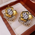 Macro de boucles d'oreilles vintage fleurs avec perles et strass dans un coffret en bois - Clip d'oreille Or Antique