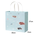 Sac cadeau en papier bleu ciel avec motifs de poissons et rubans blancs, 30x27x12 cm - 30x27x12cm / Taille L Bleu-Drapeau Koi