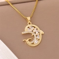 Collana con delfino dorato e zirconi in una scatola regalo marrone per gioielli - Catena a scatola ne69