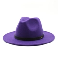 Dettaglio cappello fedora in lana viola con cinturino in pelle nera e borchie dorate - M (56-58cm) / Viola