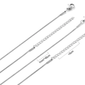 Dettaglio catena a serpente in acciaio inox argento 1mm con chiusura a moschettone ed estensione - Catena a Serpente Rotonda da 1mm / Argento (N5103545S)