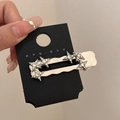 Fermaglio per capelli a stella argento con strass e base in metallo ondulata - Stile Quadrato