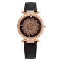Montre femme ciel étoilé avec boîtier or rose et bracelet en cuir noir orné de strass - Noir