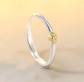 Anillo ajustable de girasol en plata con un delicado detalle de flor dorada - Estilo de Mujer - Girasol/Flor 3D