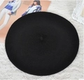 Detaillierte Draufsicht auf eine klassische schwarze Wollbaske für Kinder auf Spitze - 52-54cm / Schwarz