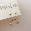 Eleganti orecchini a nappa dorata con sfere metalliche e catene pendenti da donna - Oro