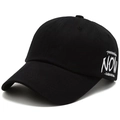 Berretto da baseball nero in cotone con stampa di slogan bianchi sul lato trendy - Nero