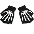 Détail de gants tricotés sans doigts avec imprimé squelette blanc et poignets côtelés - Adulte Demi-Doigt-Griffe d'os