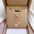 Gouden titanium stalen ketting met kwastje hart schelp hangers in een sieradendoos - Roestvrijstalen Ketting Koperen Micro-gezette Hart Hanger / Goud