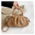 Bolso de mano plisado color camello en cuero PU suave con correa desmontable - Caqui