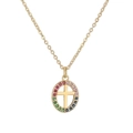 Dettaglio di una collana placcata in oro con zirconi arcobaleno e ciondolo a croce - Croce con Strass Arcobaleno (CN001837YH)