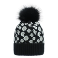 Détail du bonnet en maille léopard avec grand pompon noir en fausse fourrure et bord côtelé - Noir