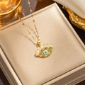 Halskette aus Titanstahl mit Evil-Eye-Anhänger, grünen Kristallen und 18k Vergoldung - Glückliches Böses Auge Gold