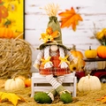 Poupée gnome d'automne en robe à carreaux orange avec décorations de feuilles d'érable - Femelle / Gnome de Suspension de Jambe de Chapeau de Sorcier / Chapeau Vert / Jupe à Carreaux Oranges