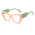 Schicke Cat-Eye-Brille mit pfirsichrosa Front und grünen transparenten Bügeln - Pfirsichrosa Rahmen Klare Gläser