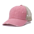 Detail der rosa gewaschenen Baumwoll-Basecap mit Vintage-Löchern und Netzstruktur - Verstellbar / Fuchsia