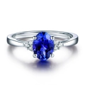 Elegante anello in argento con zaffiro blu ovale e pietre laterali bianche brillanti - Blu zaffiro
