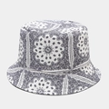 Detailaufnahme des Paisley-Musters auf dem Baumwoll-Sonnenhut in Blau und Weiß gehalten - M / Weiß