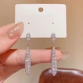 Orecchini a goccia d'argento esagerati con strass scintillanti su carta gioielli - Goccia Lunga / Argento