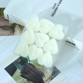 Set di 10 candele tea light bianche a forma di cuore in una confezione regalo in PVC - Set da 9 Pezzi / Bianco
