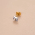 Pendiente clásico de acero dorado con circonita cuadrada y cierre de mariposa - 3mm / Oro