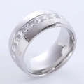 Anillo de acero inoxidable plateado con números romanos y circonitas cuadradas - US 6 / Color Acero