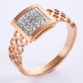 Eleganter mehrschichtiger ausgehöhlter Roségoldring mit quadratischer Diamantoberfläche - US 6 / Roségold