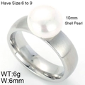 Anello in acciaio argento con perla di conchiglia 10mm e finitura in metallo spazzolato - US 6 / Acciaio Spazzolato 6mm di Larghezza (KR46048-K)