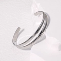 Bracciale rigido aperto minimalista in acciaio inox argento con design a doppia linea - Color Acciaio