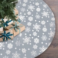Falda de árbol de Navidad gris de 122 cm con copos de nieve blancos en suelo de madera - Copo de Nieve Gris / 122cm