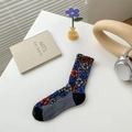 Floral knit crew socks in dark grey with vintage 3D flower pattern and black contrast toe - One Size / Black