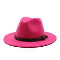 Dettaglio del cappello fedora rosso rosa con fascia leopardata e trama in feltro classica - M (56-58cm) / Rosa Rosso