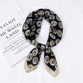 Foulard en soie avec fond noir et motif d'anneaux géométriques or et blanc pour femme - Double Cercle Noir