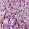 Dettaglio della tenda a frange a forma di S viola con motivo a stelle metalliche - Forma a S Effetto Ceramica (Decorazione in PVC) / Viola