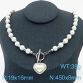 Collana di perle in acciaio argento con ciondolo a cuore e chiusura OT su modello - Collana di Perle con Pendente a Cuore Argento