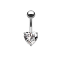 Macro-opname van zilveren hartvormige zirkoon piercing sieraad met gepolijste afwerking - Zilver/Hart/Helder