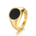Bague en acier titane doré poli avec un motif de sceau rond en émail noir classique - US 6 / Doré