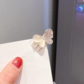 Detail einer goldenen Schmetterlings-Haarklammer mit weißem Opal und Glitzersteinen - LD26 Schmetterling Zwei / Gold