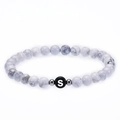 6mm Naturweißes Howlith Perlenarmband mit schwarzer runder Buchstabe S Charm Perle - Buchstabe S Armband
