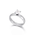 Silberner Edelstahlring mit einem 4mm runden Zirkonia in einer klassischen Vier-Krallen-Fassung - US 6 / Stahlfarbe