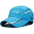 Gorra de béisbol azul de secado rápido con estampado Aquatic SPORTS y malla lateral - Ajustable / Azul Cielo