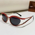 Occhiali da sole cat-eye di lusso con strass rossi e montatura in metallo dorato - Rosso/Grigio (Strass Rossi)