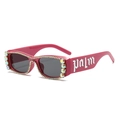 Gafas de sol rectangulares rosas con pedrería brillante y letras palm en la patilla - Montura Rosa Lente Gris Oscuro