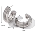 Orecchini a C in acciaio argentato a squame, dimensioni 3,05 cm e peso di 22 g mostrati - Colore Acciaio (KE110541-WGJD)