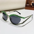 Occhiali da sole cat eye con montatura in argento e decorazioni in strass verdi - Verde/Grigio (Strass Verdi)