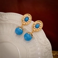 Pendientes vintage dorados con piedras turquesas y perlas sobre plato de cerámica - 1# Vintage Perla Piedra Azul Colgante (5915056812119) / Dorado-Azul